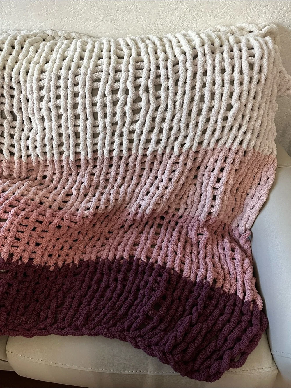 Chunky Ombre Knit Throw Blanket in White Pink Handmade like new Chenille Cozy